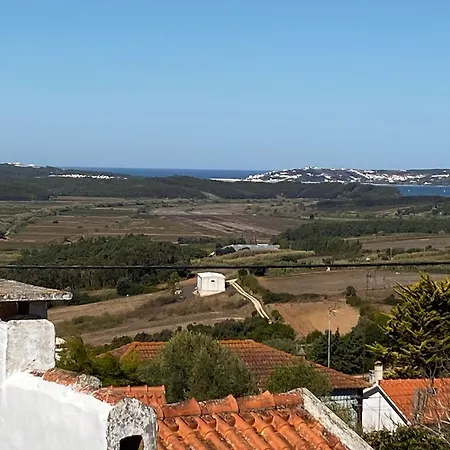 בית נופש Casas Lentas Slow Living-obidos Sobral (Leiria)